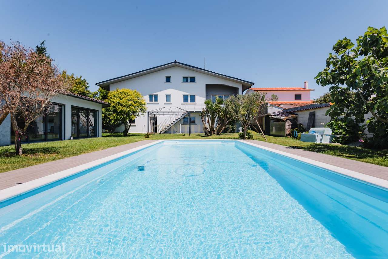 Moradia com Piscina, Terreno e Anexos a 2 Km da praia - Grande imagem: 2/60