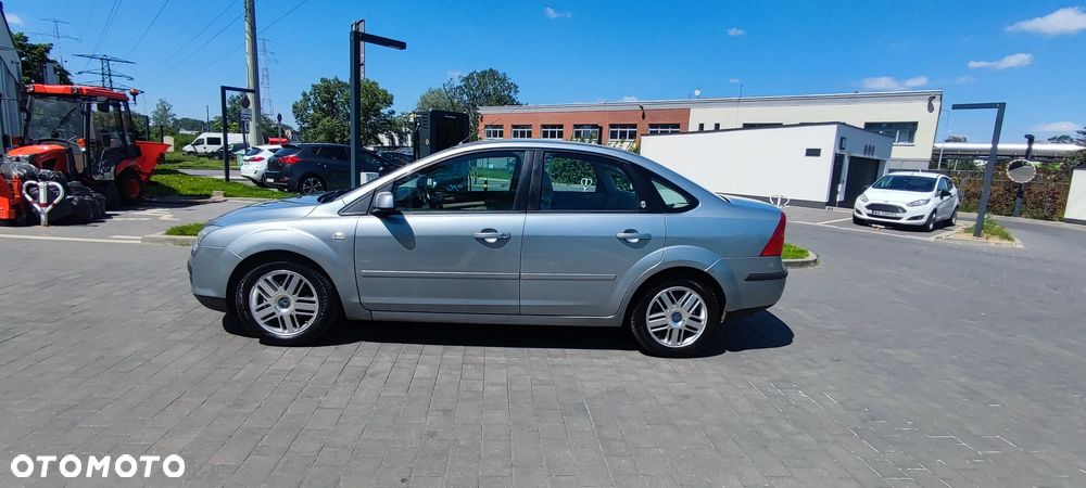 Ford Focus 1.6 16V Ghia - 10