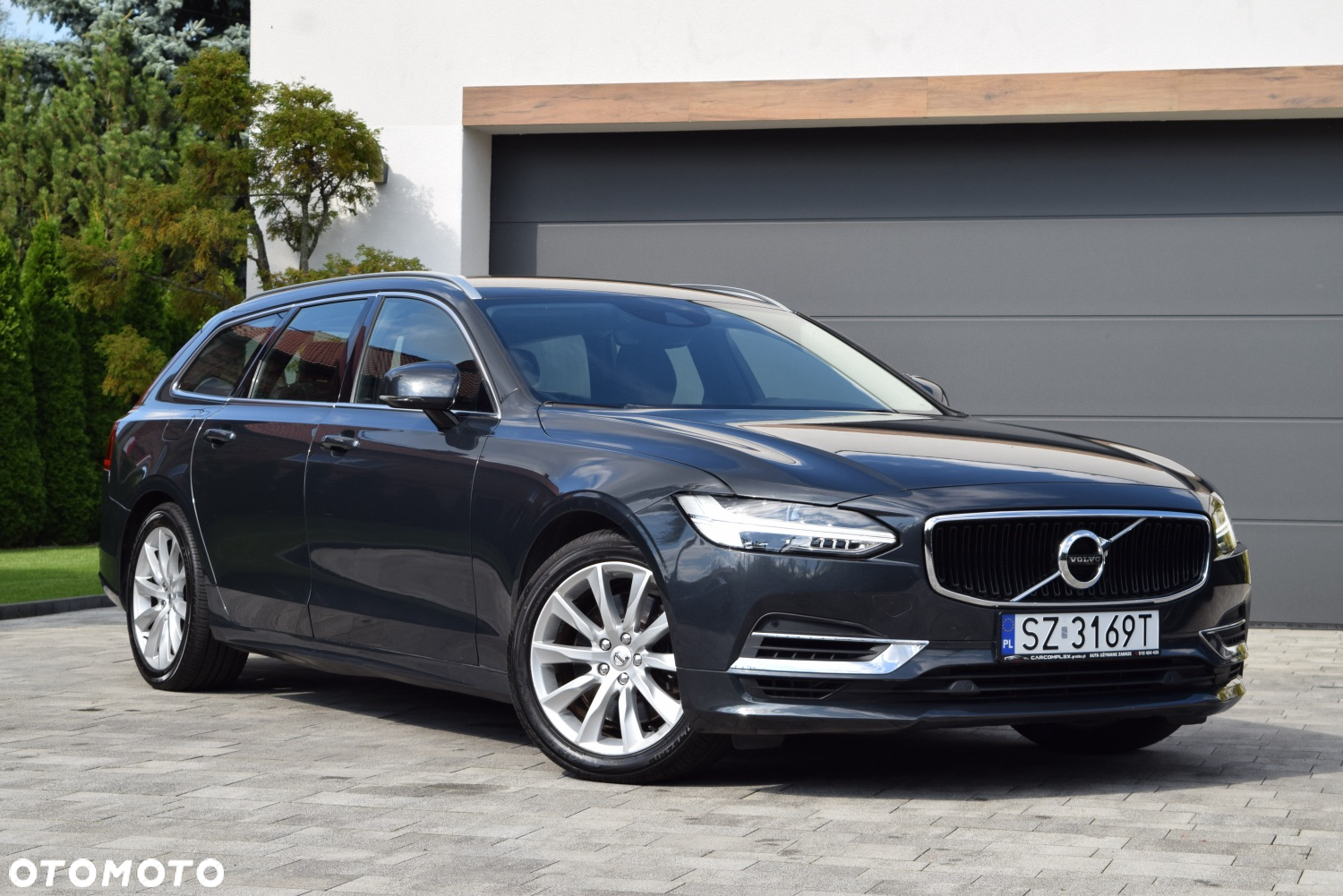 Volvo V90 T8 AWD Plug-In Hybrid Momentum Pro - 2