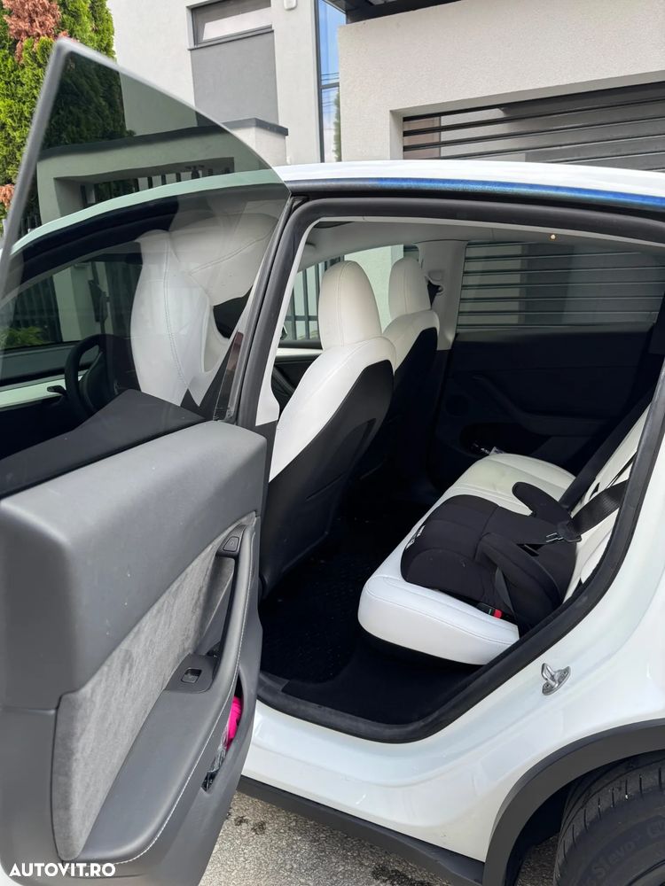 Tesla Model Y Long Range AWD - 6