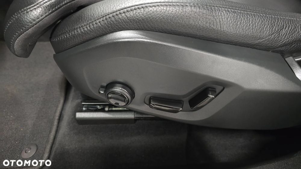 Volvo XC 60 B4 D Ultimate Dark - 16