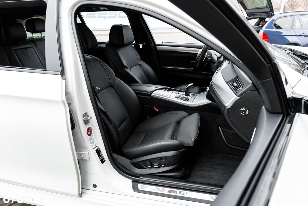 BMW Seria 5 M550d xDrive - 26
