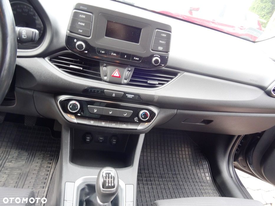 Hyundai i30 1.5 DPI Classic + - 23