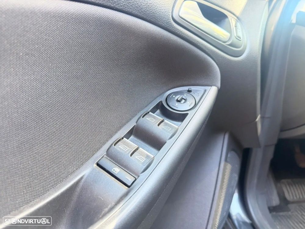 Ford Focus SW - 12