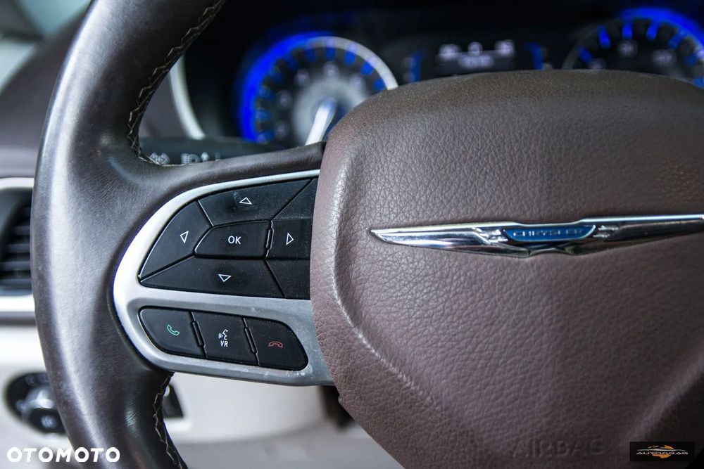 Chrysler Pacifica - 21