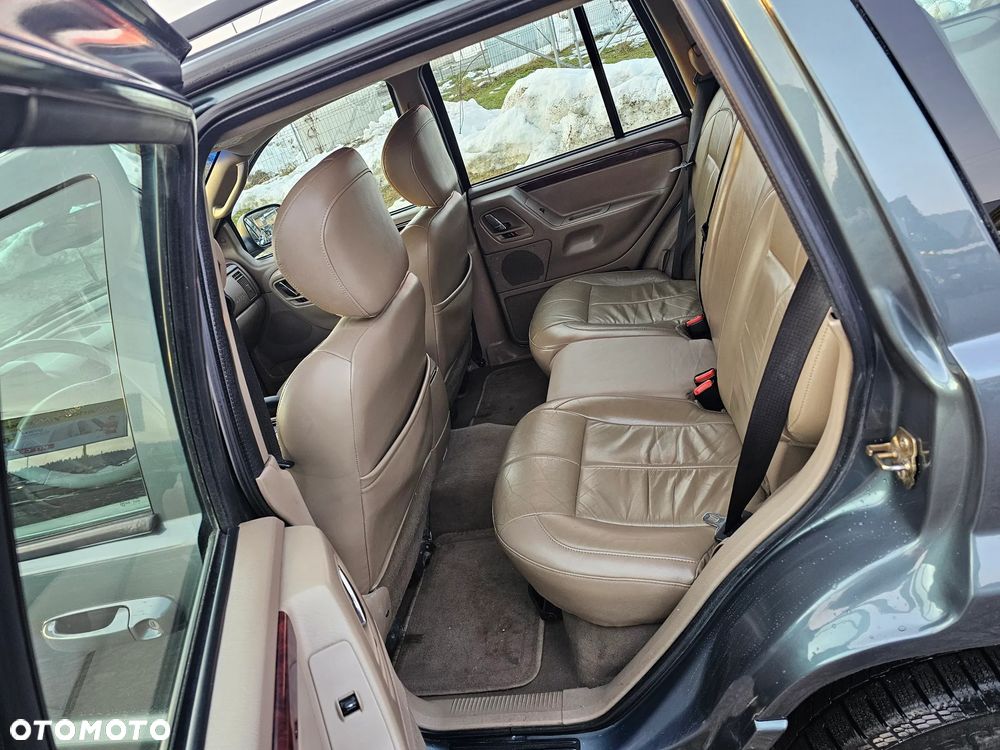 Jeep Grand Cherokee - 22