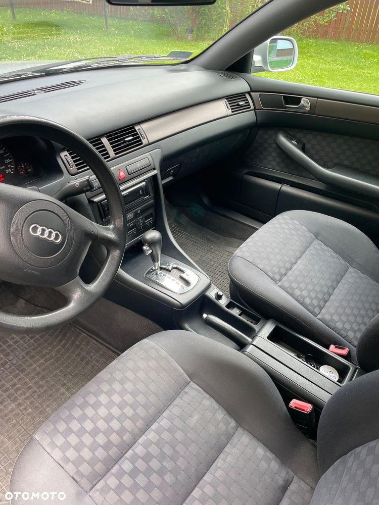 Audi A6 Avant - 1