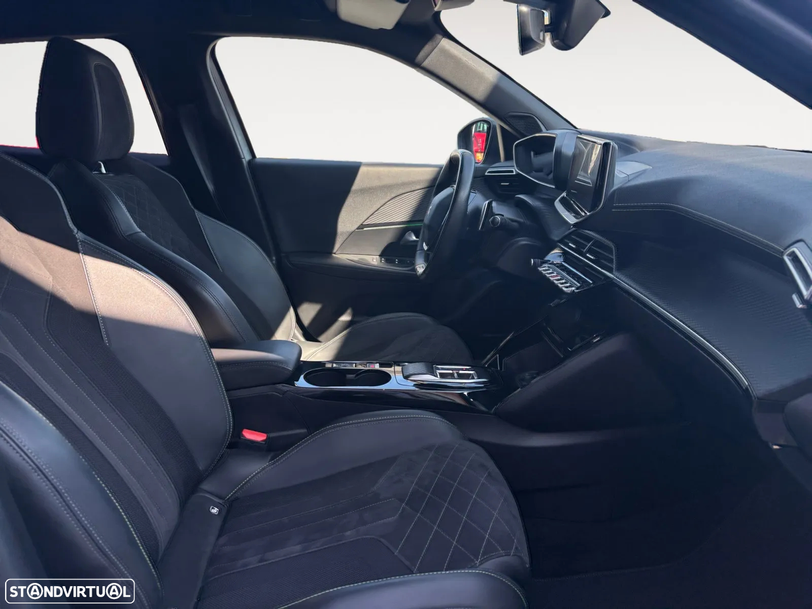 Peugeot 2008 1.5 BlueHDi GT EAT8 - 14