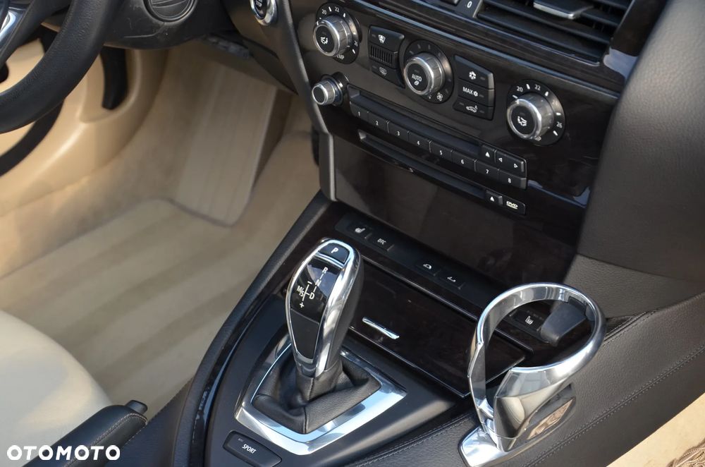 BMW Seria 6 650 i - 12
