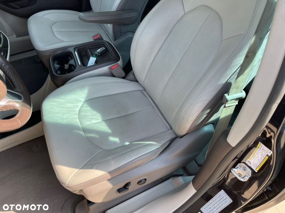 Chrysler Pacifica - 18
