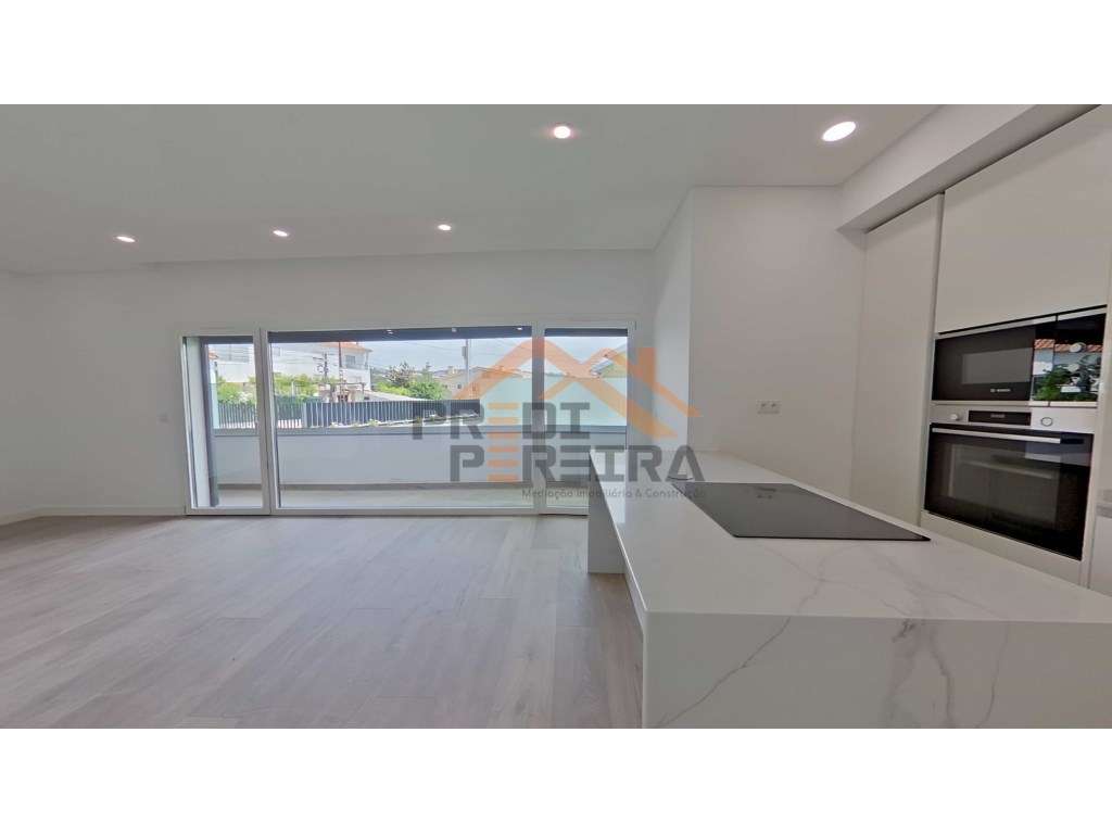 Situado no centro de Caneças, magnífico apartamento T3 com terraço ... - Grande imagem: 4/43