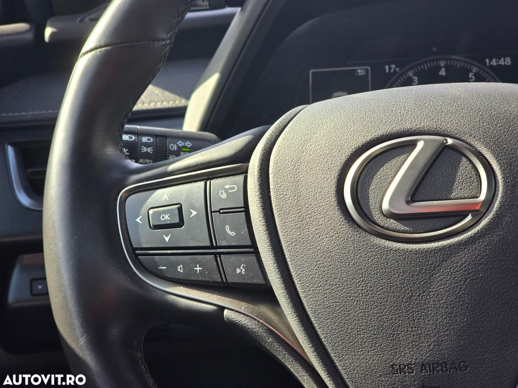 Lexus UX 250h 2.0L HEV 20H- (178 HP) 4X2 CVT Executive - 14