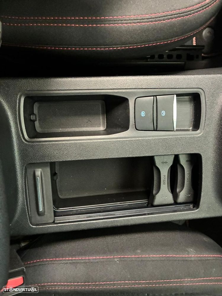 Ford Kuga 1.5 EcoBoost ST-Line - 32