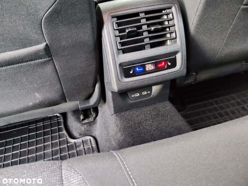 Volkswagen Golf - 12