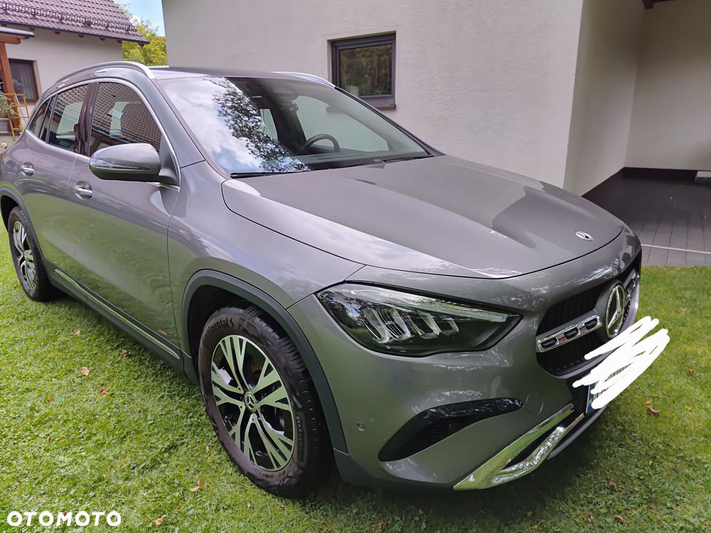 Mercedes-Benz GLA 200 - 4