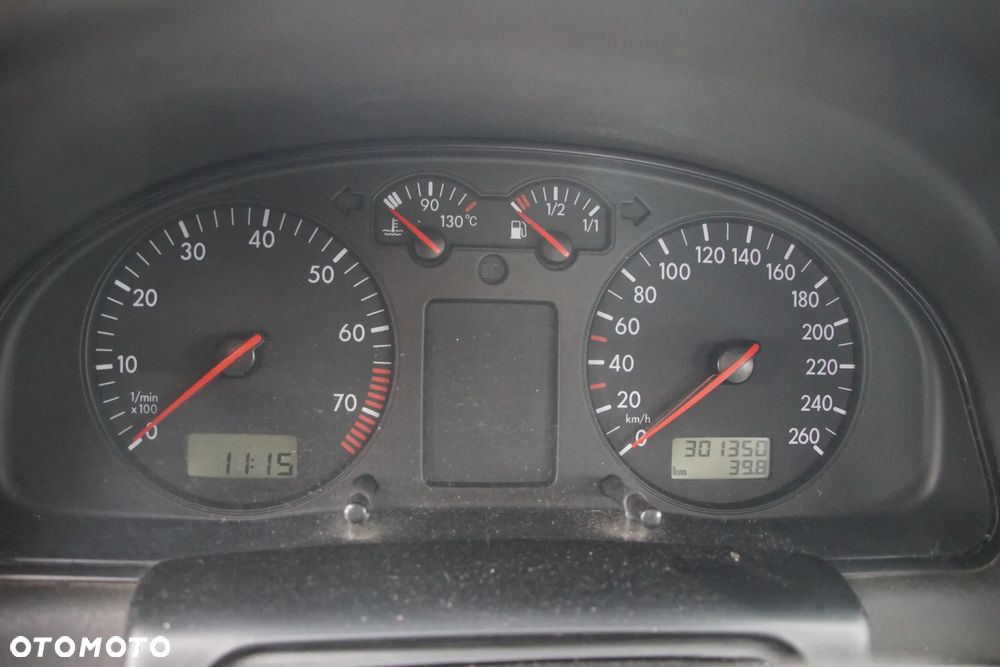 Auto na części - VW Passat B5 1.8 20V 125 KM ADR DHZ LB6N 1998R Skrzynia Drzwi Maska Klapa Zderzak Błotnik Lampa Klamka Lusterko Szyba Deska Kokpit Sterownik Moduł Czujnik Licznik Panel Kierownica - 11