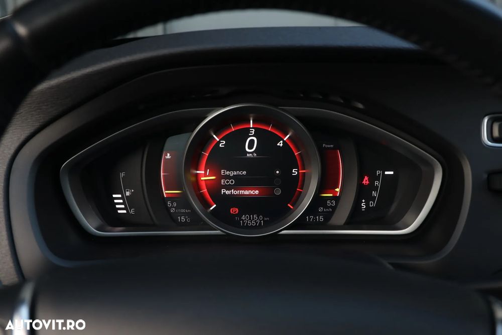 Volvo V40 - 25