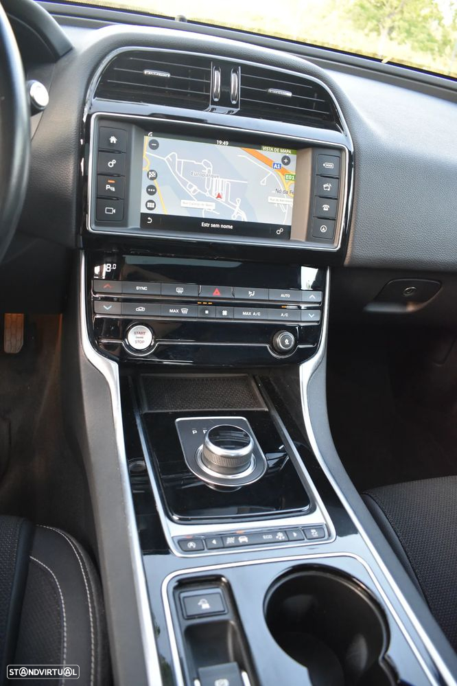 Jaguar XE 2.0 D R-Sport AWD Aut. - 9