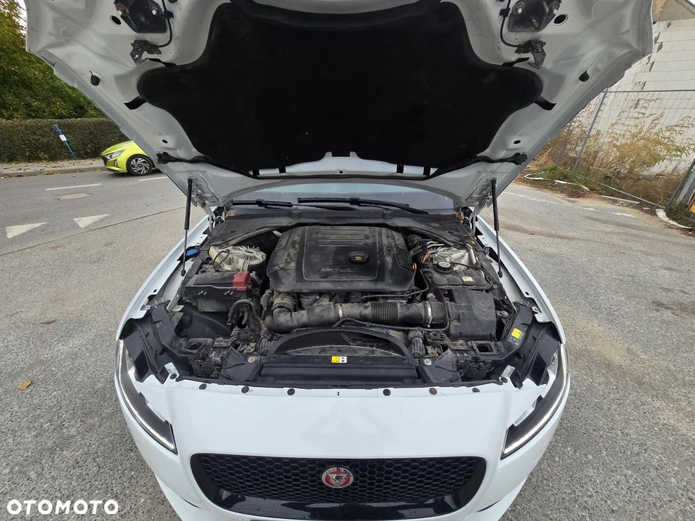 Jaguar XF 2.0 i4D R-Sport - 8