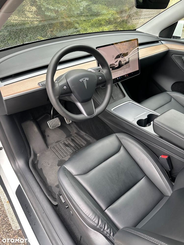 Tesla Y Long Range AWD - 15