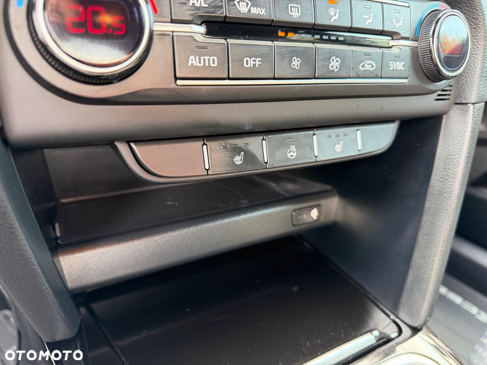 Kia XCeed 1.6 CRDi mHEV Prestige Line DCT - 12