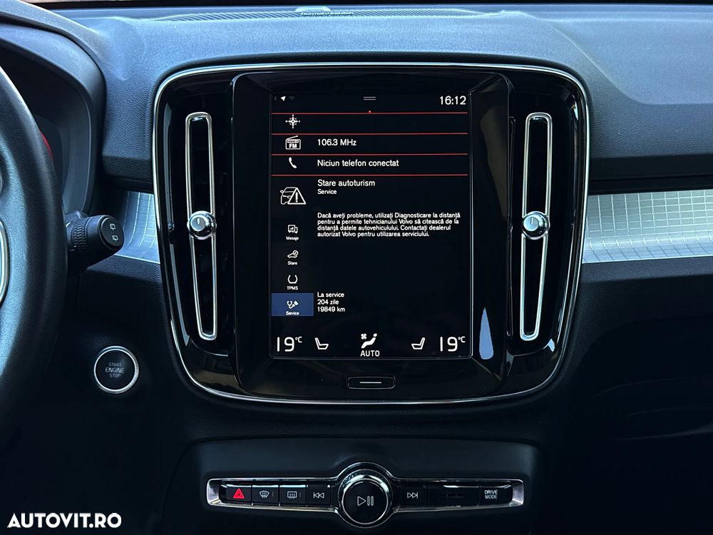 Volvo XC 40 D4 AWD Momentum Pro - 33