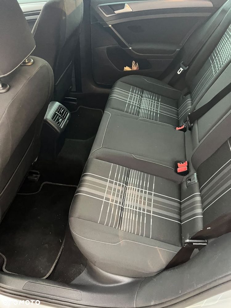 Volkswagen Golf 1.6 TDI BlueMotion Technology Lounge - 23