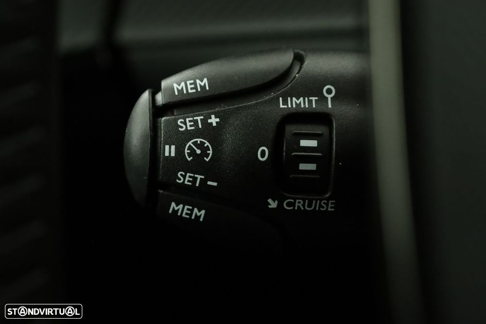 Peugeot e-208 51 kWh Allure - 17