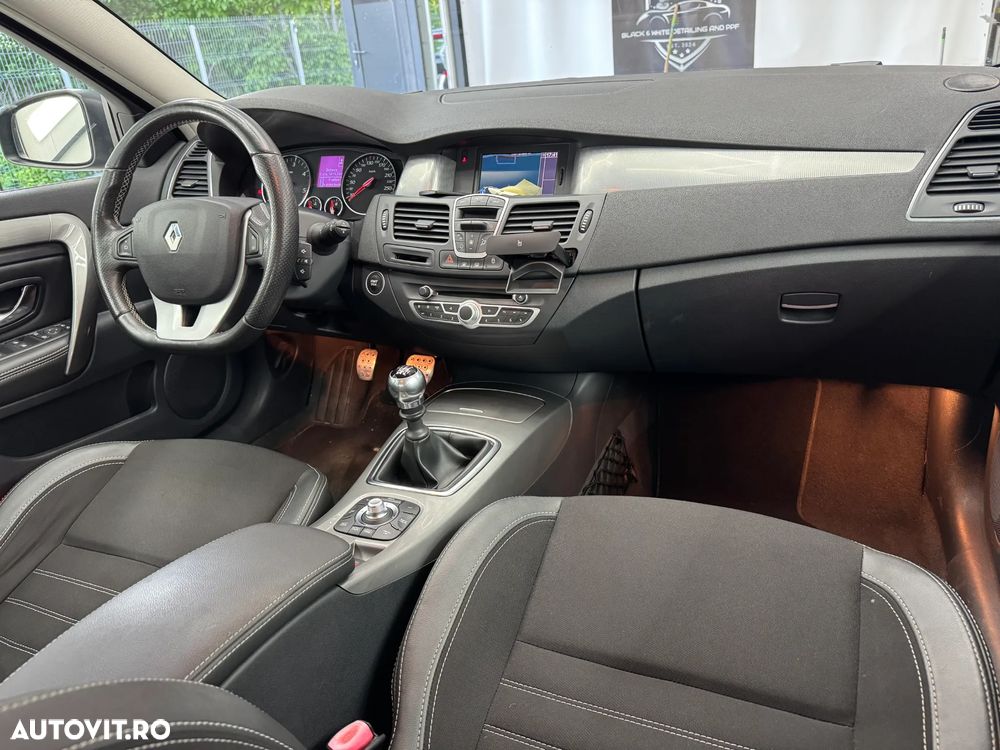 Renault Laguna dCi 150 FAP Start-Stop Paris Business - 22