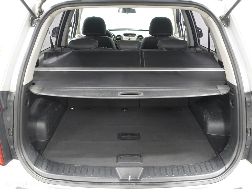 Kia Carens - 23