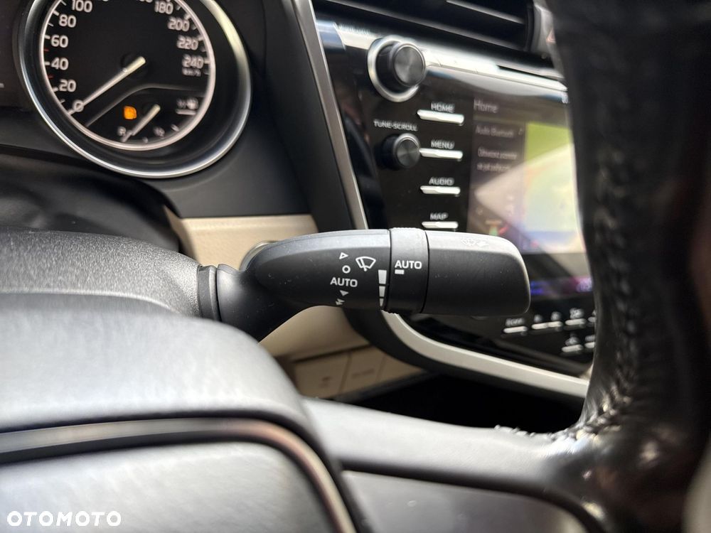 Toyota Camry 2.5 Hybrid Executive CVT - 23