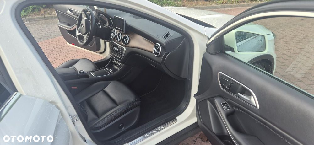 Mercedes-Benz GLA 250 4-Matic - 11