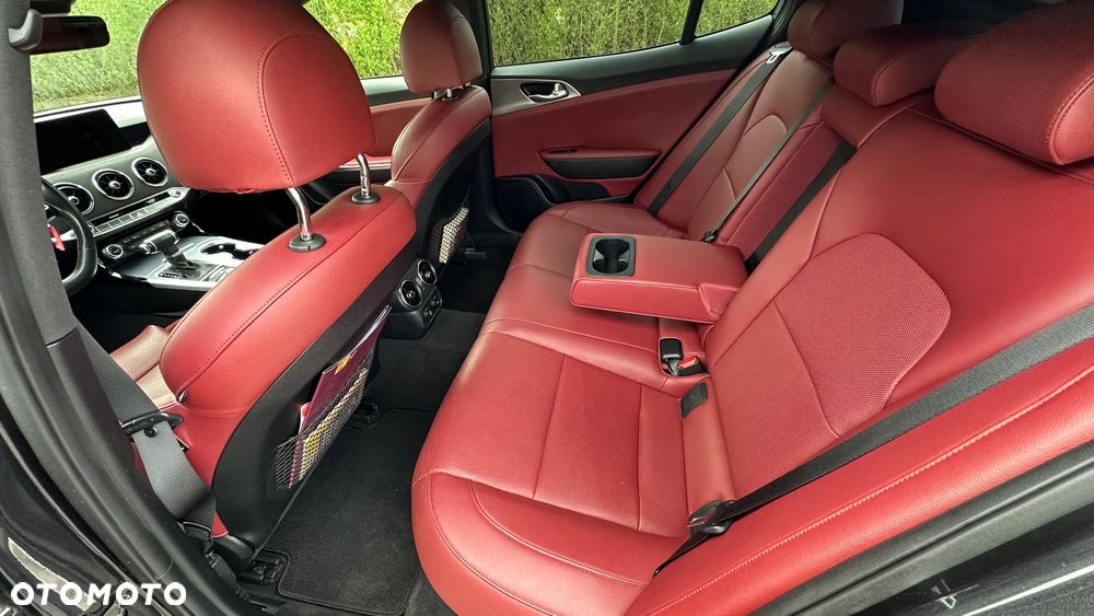 Kia Stinger - 9