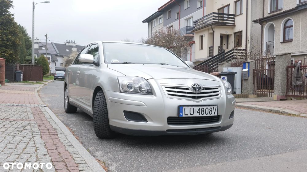 Toyota Avensis - 4