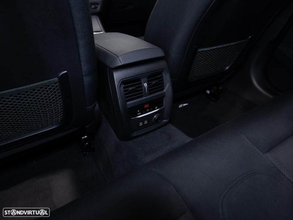 BMW 320 e Touring Corporate Edition Auto - 13