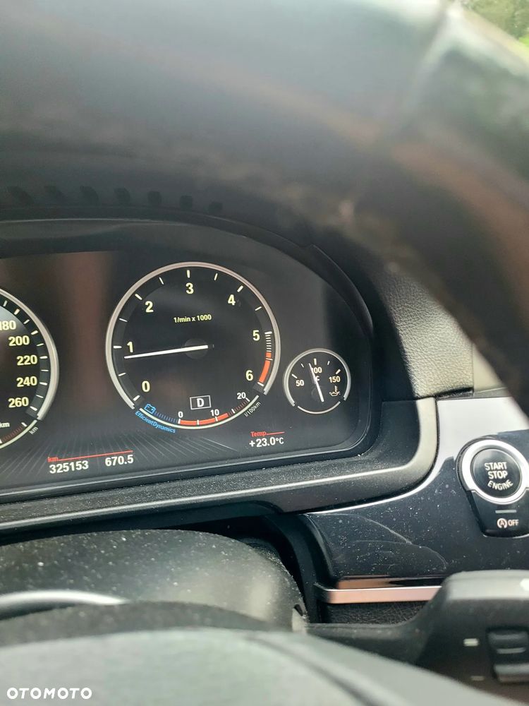 BMW Seria 5 525d xDrive - 11