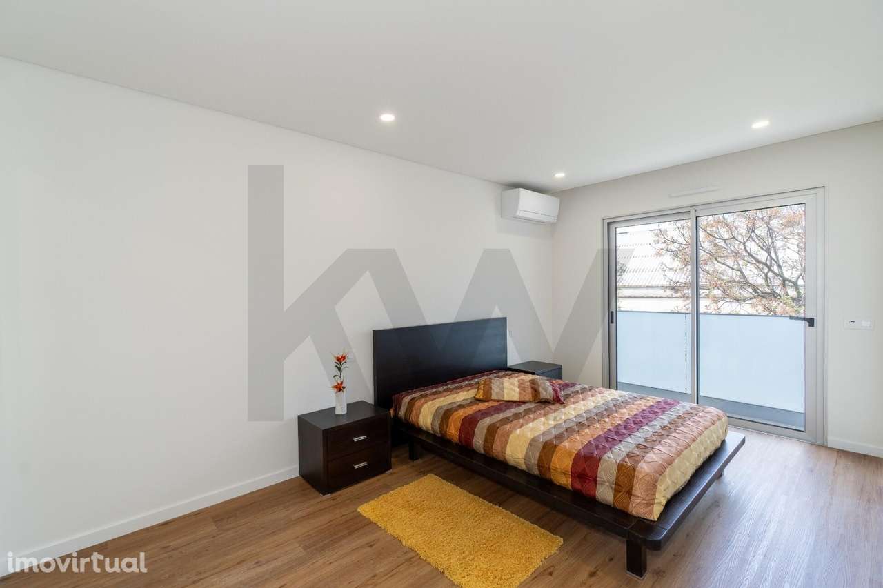 T3 NOVO A ESTREAR | Totalmente Equipado | Exposição Sul/Norte | Vila R - Grande imagem: 4/25