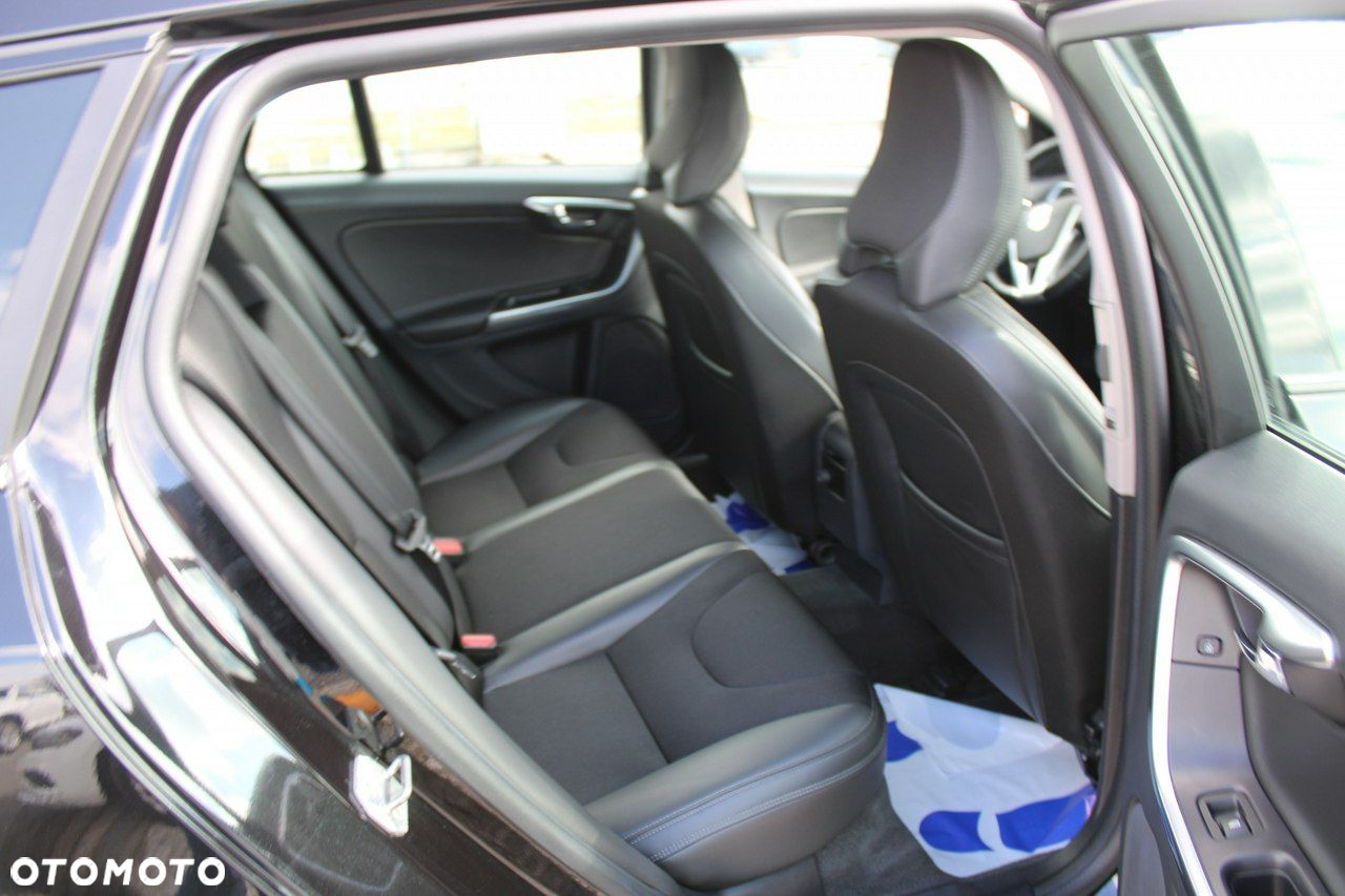 Volvo V60 Cross Country D4 Drive-E Momentum - 17