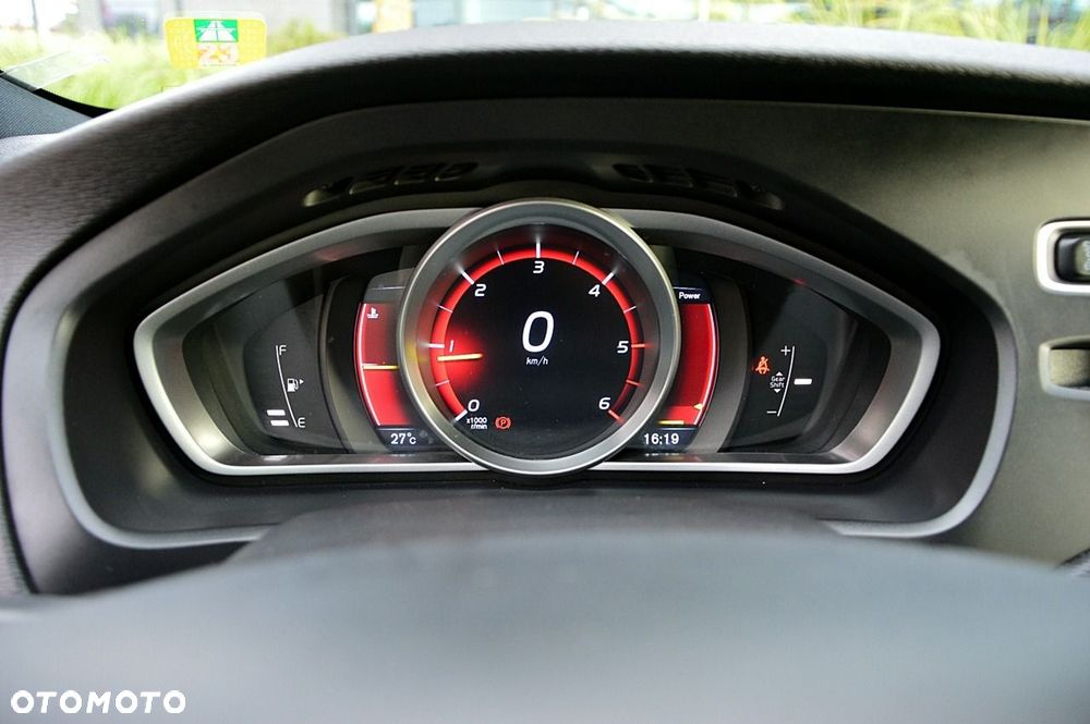 Volvo V40 D2 Drive-E R-Design Kinetic - 32