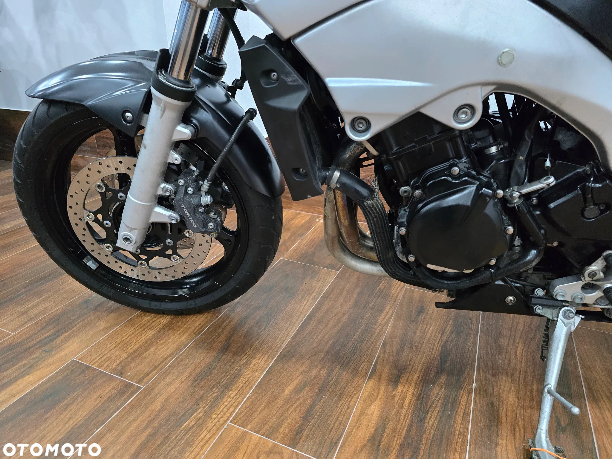 Suzuki GSR - 21