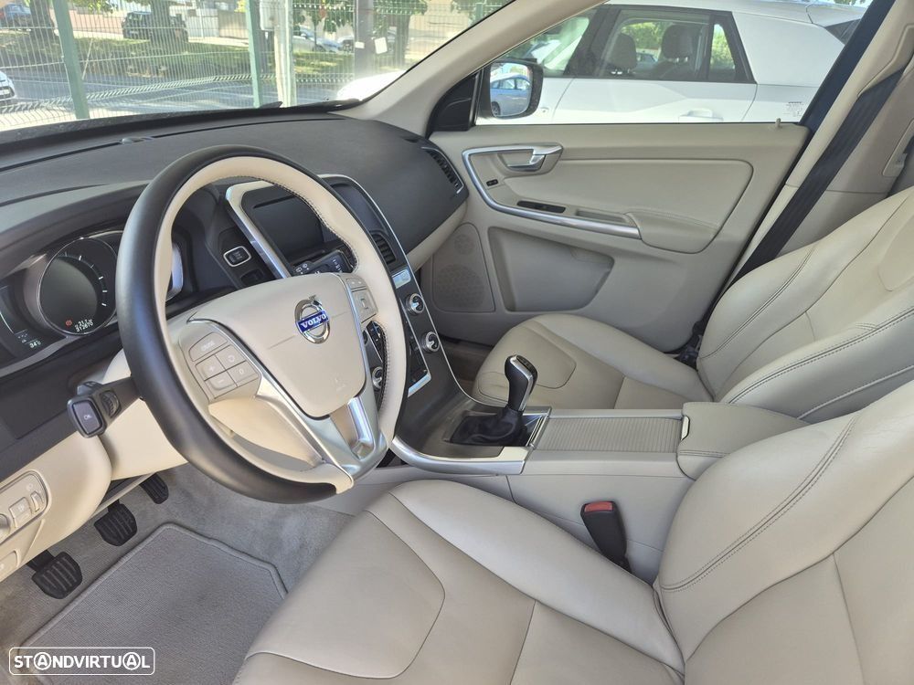 Volvo XC 60 2.0 D4 DRIVe Momentum - 10