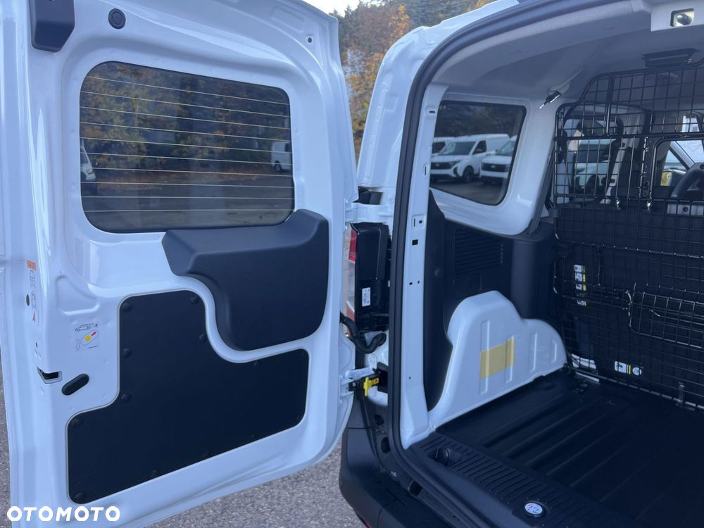 Ford Transit Courier - 18