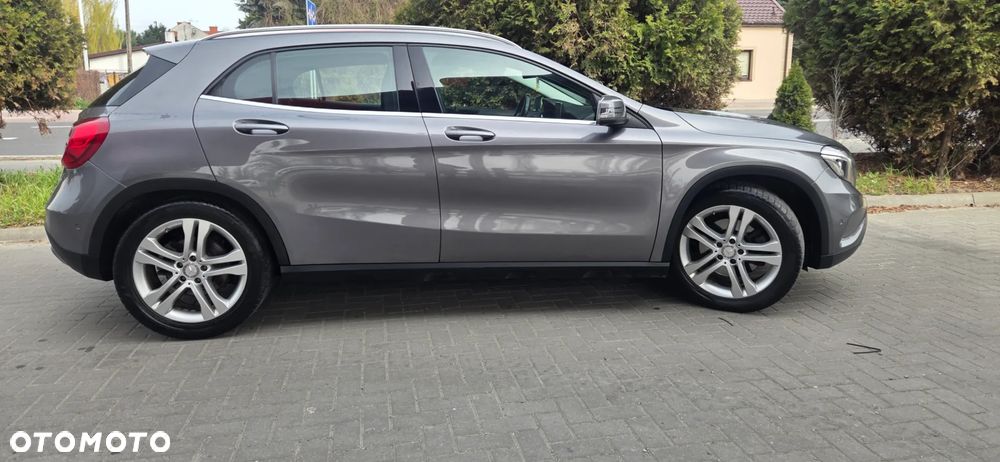 Mercedes-Benz GLA 250 7G-DCT StreetStyle - 17