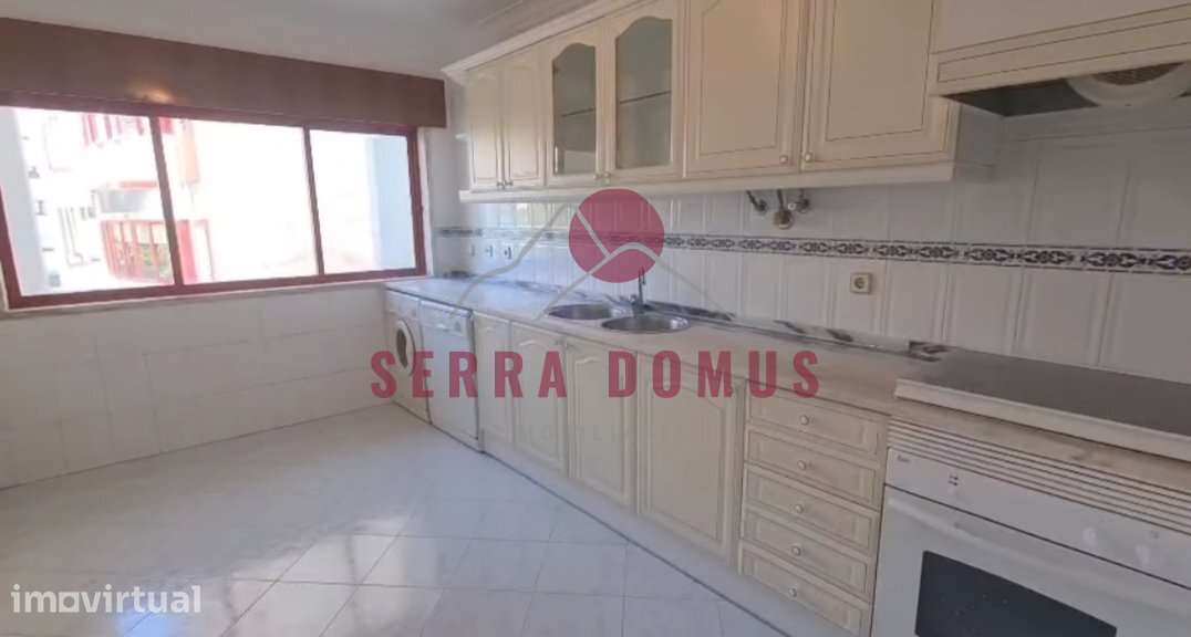 Apartamento T2 com parqueamento - Cavaleira - Grande imagem: 3/13