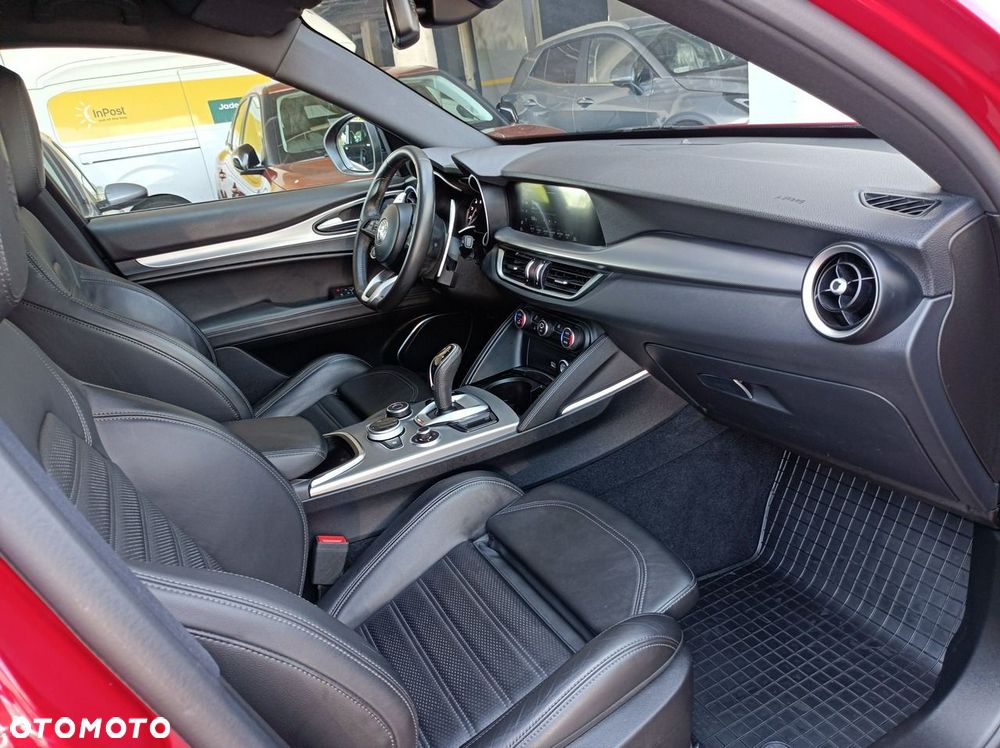 Alfa Romeo Stelvio - 33