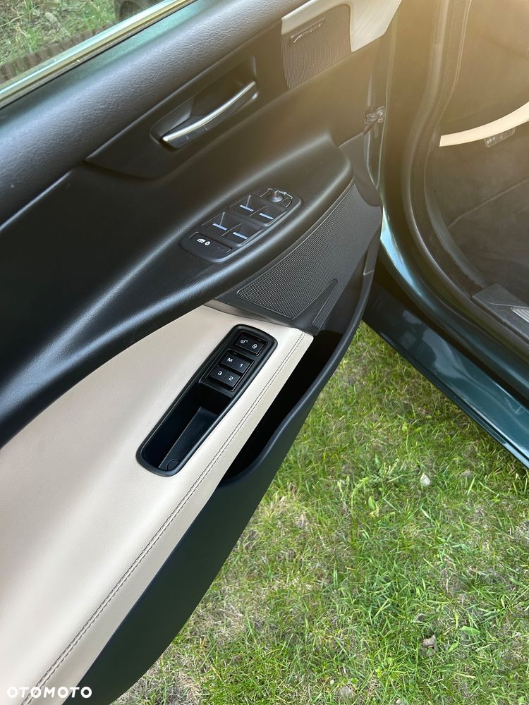 Jaguar XE 25t Prestige - 12