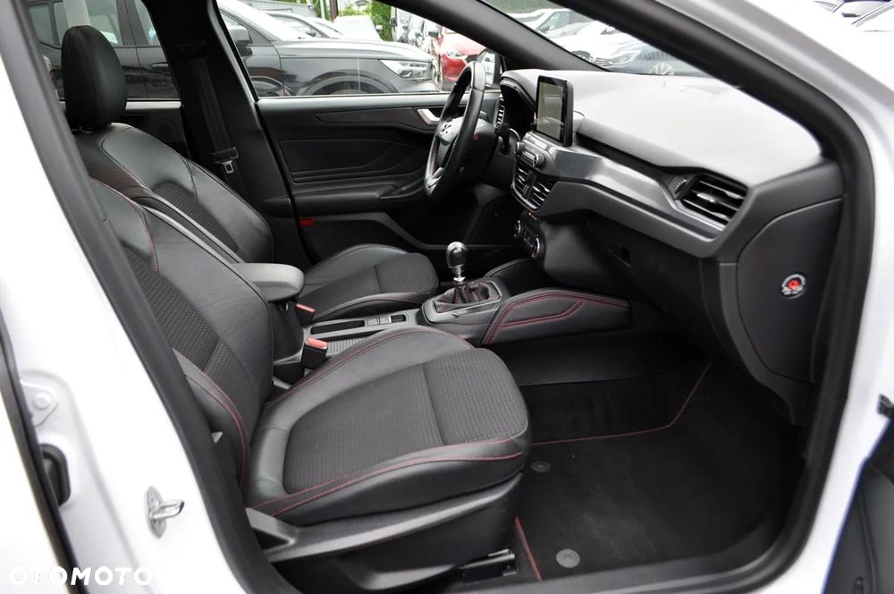 Ford Focus 1.0 EcoBoost Hybrid ST-LINE VIGNALE - 40