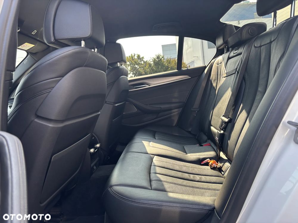 BMW Seria 5 540i xDrive - 13