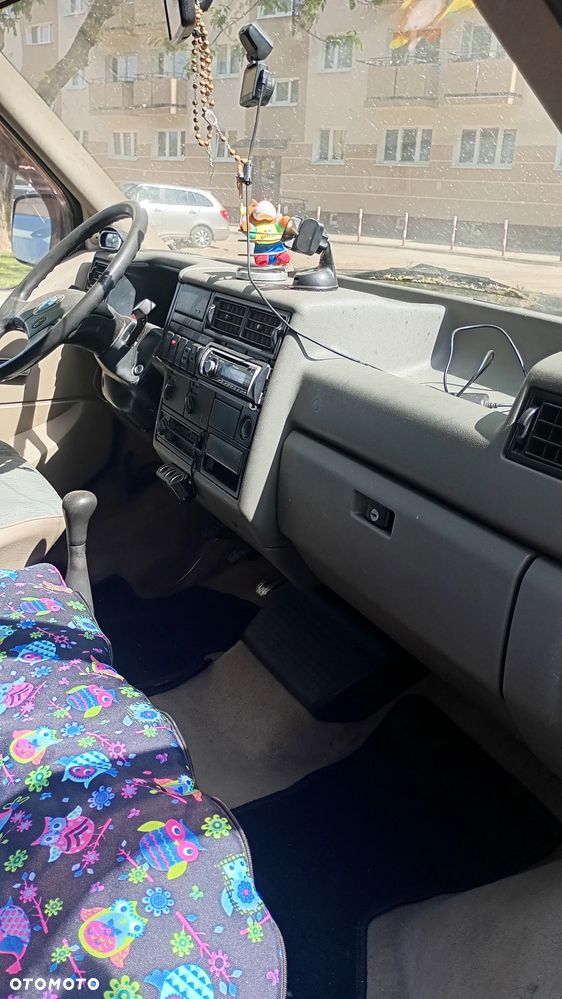 Volkswagen Caravelle - 9