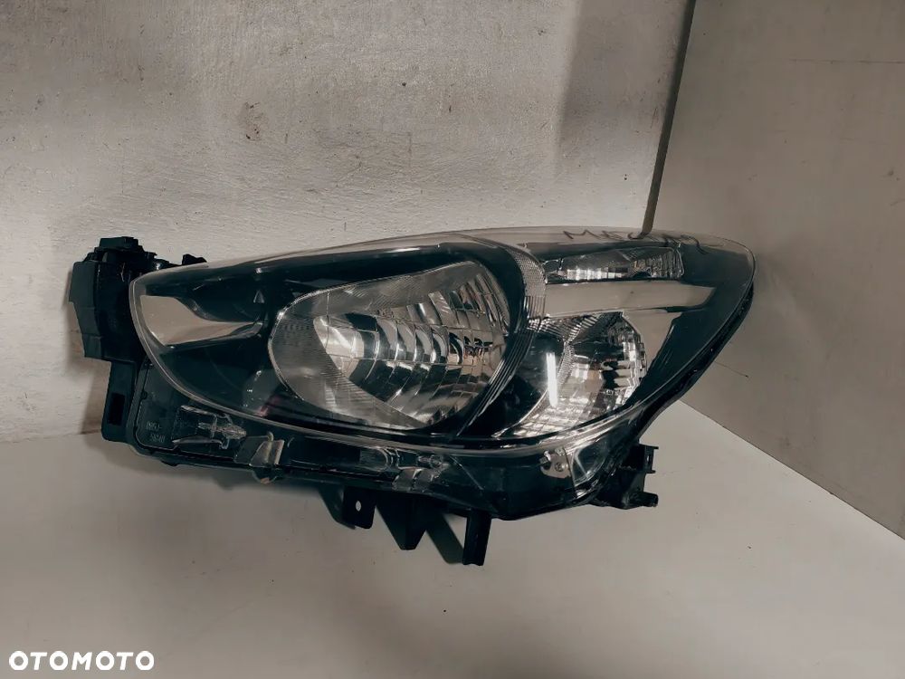 LAMPA PRZEDNIA PRZÓD LEWA PRAWA MAZADA 2 II - 2